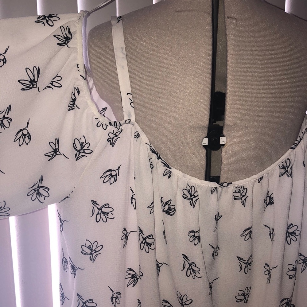Woman’s 3X black/White Vince Camuto Blouse
